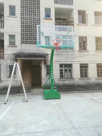 力涛移动凹箱篮球架